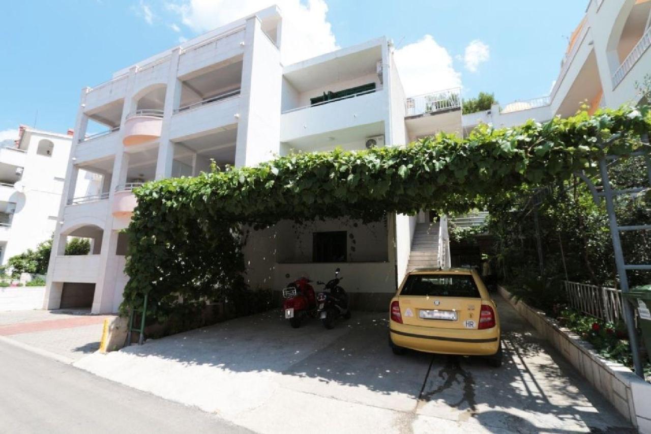 Apartments And Room Nevenka Makarska Exteriör bild