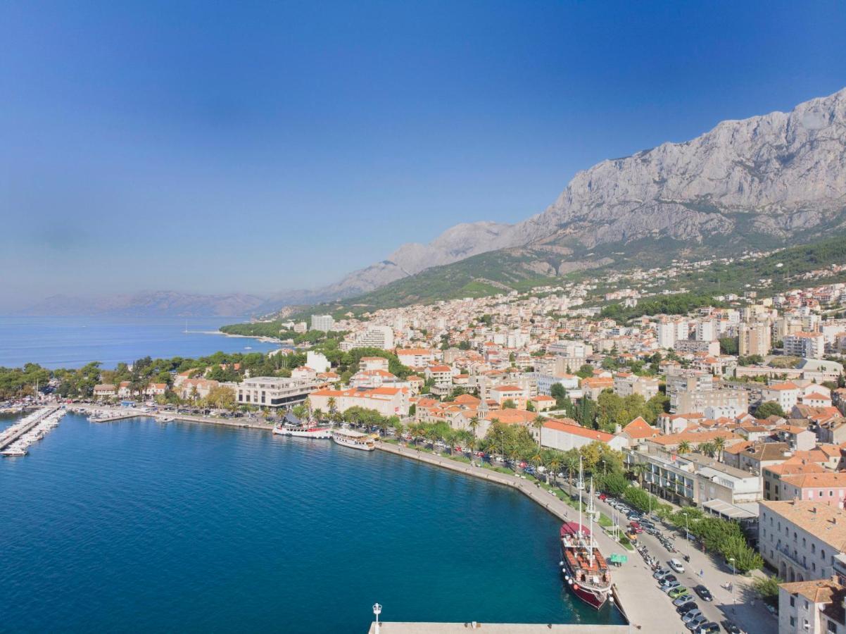 Apartments And Room Nevenka Makarska Exteriör bild